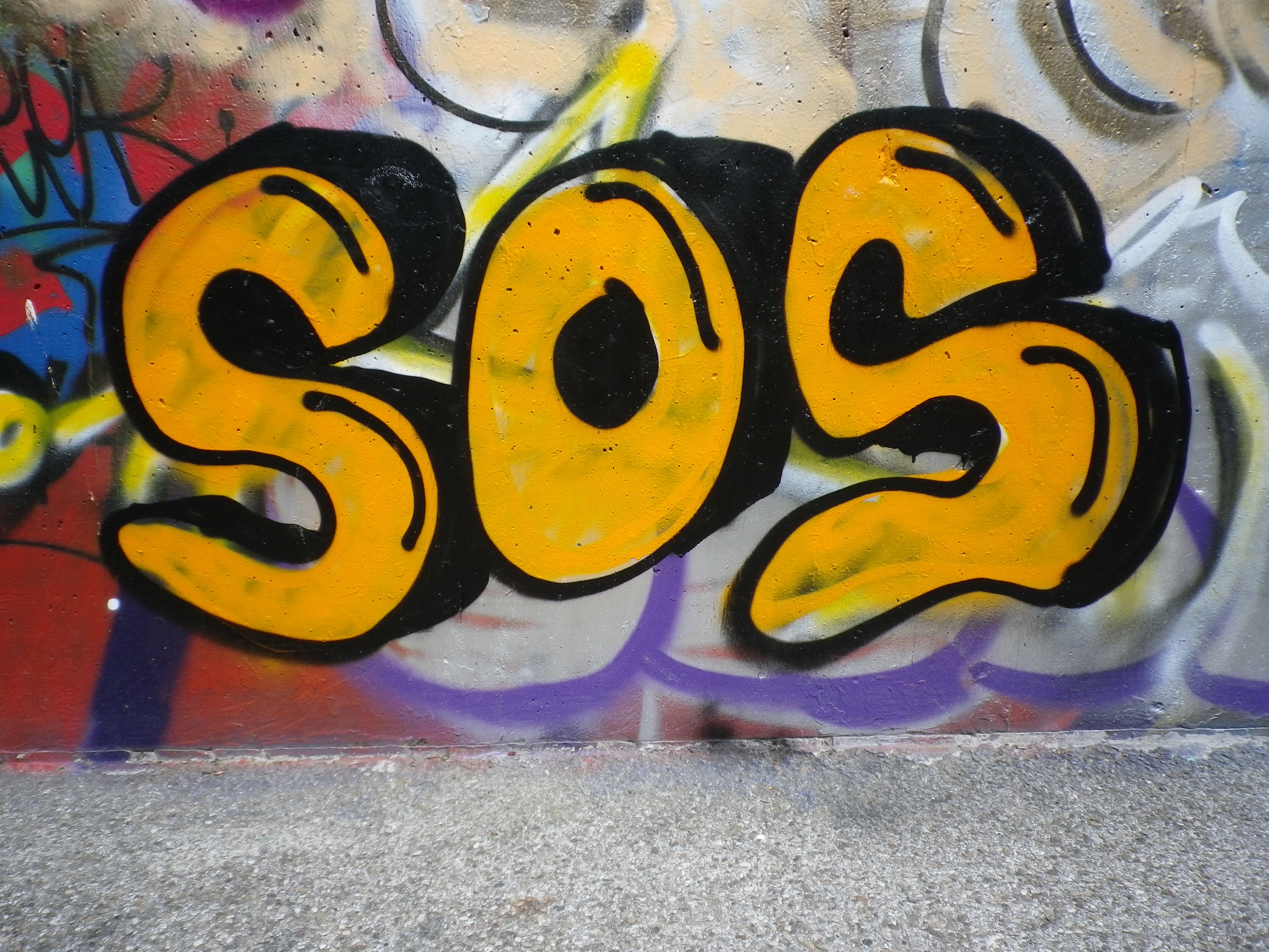 - مقدمة حول معنى SOS على الأيفون